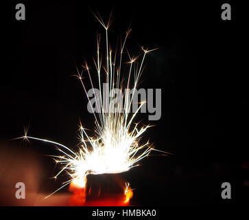 Nacht Nahaufnahme von Feuerzeug und Funken Stockfoto