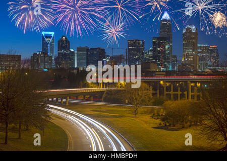 AUTOBAHNEN SKYLINE VON UPTOWN CHARLOTTE NORTH CAROLINA USA Stockfoto