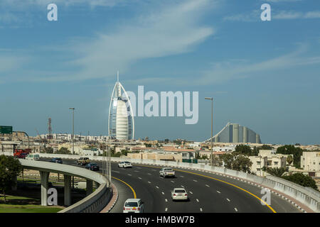 Dubai, Vae - November 9, 2016: Hotel Burj Al Arab und Jumeirah Beach Hotel in Dubai, moderne Architektur, Luxury Beach Resort, Sommerurlaub und Tou Stockfoto