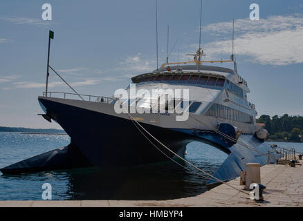 POREC, Kroatien - 14. September 2014: Cruise Speed Katamaran, den Prinz von Venedig in Porec Hafen vor Anker. Dieses high-Speed-Handwerk im Besitz von kroatischen Unternehmen Stockfoto