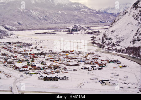 Blick auf El Chalten, Patagonien Argentinien, nach einem schweren Schneefall Stockfoto