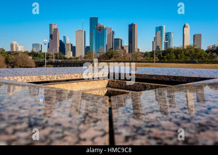 Ein Blick auf Downtown Houston Houston Police Officer Memorial Stockfoto