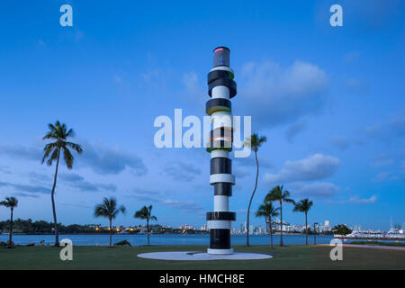 HARTNÄCKIGE LEUCHTTURM SKULPTUR (TOBIAS REHBERGER 2011 ©) SOUTH POINTE PARK MIAMI BEACH FLORIDA USA Stockfoto