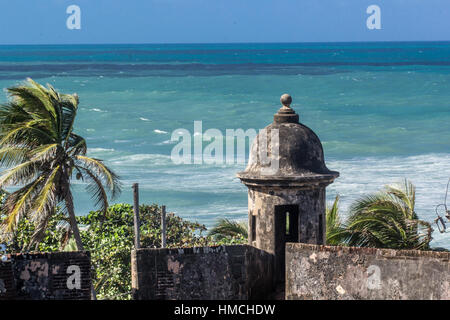 Spanische Garita mit Blick auf den Atlantischen Ozean, San Juan, Puerto Rico. Stockfoto