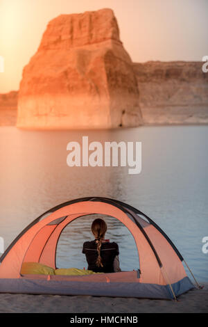 Zelt Camping Lone Rock Campground Lake Powell Wahweap Bay Kane County Utah Vereinigte Staaten von Amerika Stockfoto