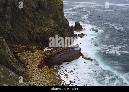 Die Reste der deutschen Ladung Schiff RMS Mülheim, Schiffbruch in Gamper-Bucht in der Nähe von Endland, Cornwall, im März 2003. Stockfoto