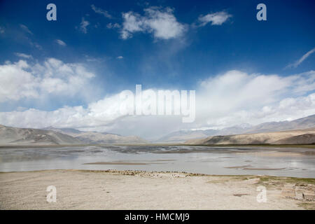 White Sands, Berge und Bulung-Kul-See Stockfoto