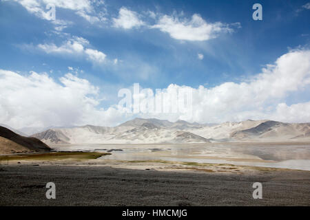 White Sands, Berge und Bulung-Kul-See Stockfoto