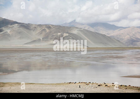 White Sands, Berge und Bulung-Kul-See Stockfoto