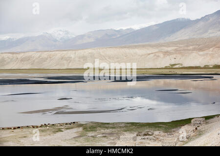 White Sands, Berge und Bulung-Kul-See Stockfoto