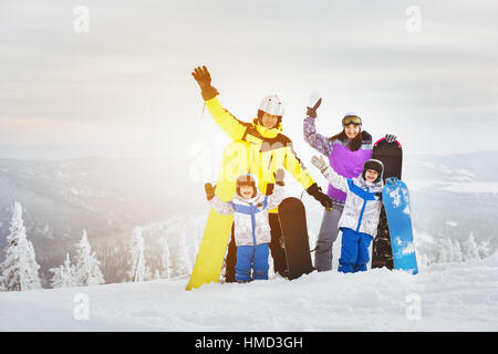 Happy Family Ski Resort-Konzept Stockfoto