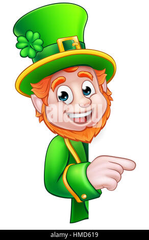 Cartoon-Kobold-St Patricks Day Charakter spähen, um ein Zeichen und zeigen Stockfoto