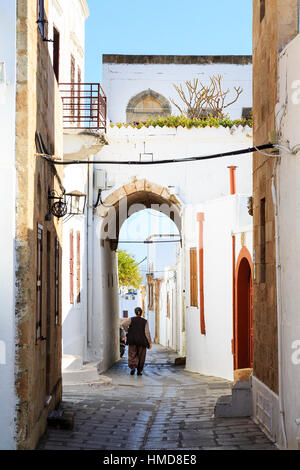 weiß gewaschen Altstadtgassen in Lindos, Rhodos Griechenland Stockfoto