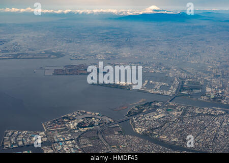 Luftaufnahme der Bucht von Tokio und Mount Fuji in Tokio, Japan. Stockfoto