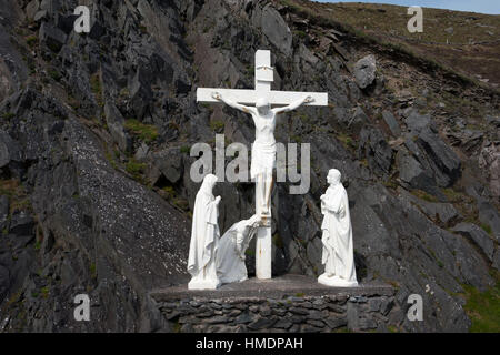 Kreuz und Statuen am Slea Head, Halbinsel Dingle, County Kerry, Irland, Vereinigtes Königreich Stockfoto