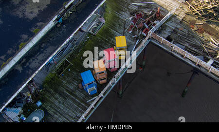 Die verlassenen Victoria Pier in Colwyn Bay, North Wales, die im Jahr 2009 geschlossen wurde. Stockfoto