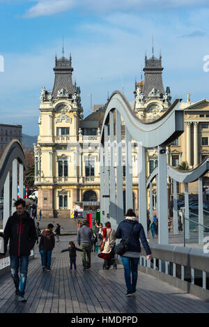 Barcelona, Rambla del Mar Fußgängerbrücke in Port Vell. Katalonien, Spanien. Stockfoto