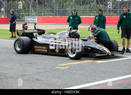 Classic Team Lotus mit dem Lotus-91/5 ab Startplatz für das FIA Masters historische F1 Rennen in Silverstone Classic 2016 Stockfoto