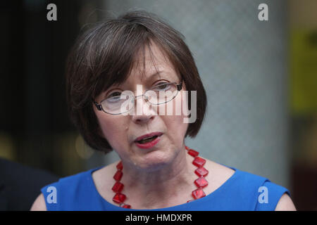 Frances O'Grady, Generalsekretär des TUC kündigt das Ergebnis der Gespräche zwischen ASLEF und Southern Rail am TUC Congress House in London. Stockfoto