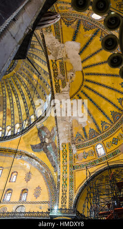 ISTANBUL, Türkei - 10. September 2010: Kuppel der alten Basilika Hagia Sophia. Seit fast 500 Jahren die wichtigste Moschee Istanbuls, Aya Sofia dienen Stockfoto