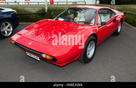 Dreiviertel Vorderansicht einer 1976, rot, Ferrari 308 GTB, Berlinetta im 2016 Silverstone Classic Stockfoto