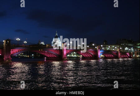 Southwark Bridge London South Bank entnommen Stockfoto