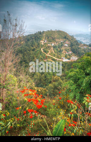 Felder und Berge rund um Pokhara. Himalaya. Nepal Stockfoto