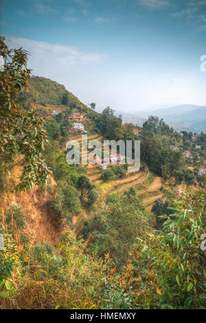 Felder und Berge rund um Pokhara. Himalaya. Nepal Stockfoto