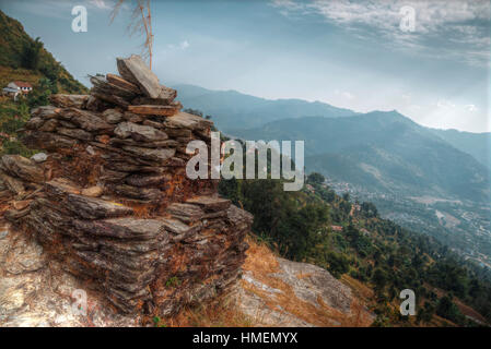 Felder und Berge rund um Pokhara. Himalaya. Nepal Stockfoto