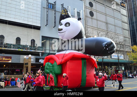 Chicago, Illinois - USA - 24. November 2016: Kung Fu Panda in McDonald's Thanksgiving Parade Stockfoto
