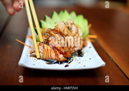 Closeup Lachs in Scheiben geschnitten als Sashimi - japanisches Essen cousine Stockfoto