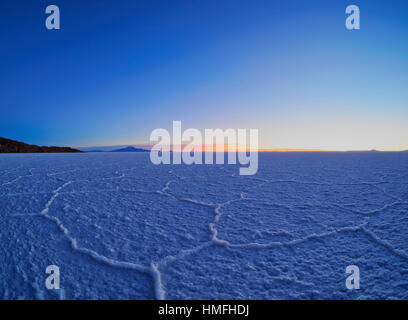 Blick auf den Salar de Uyuni, der größte Salz Wohnung in der Welt, bei Sonnenaufgang, Daniel Campos Provinz, Abteilung Potosi, Bolivien Stockfoto