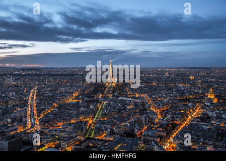 Paris bei Sonnenuntergang aus dem Montparnasse-Turm, der beste Aussichtspunkt in Paris, Paris, Frankreich Stockfoto