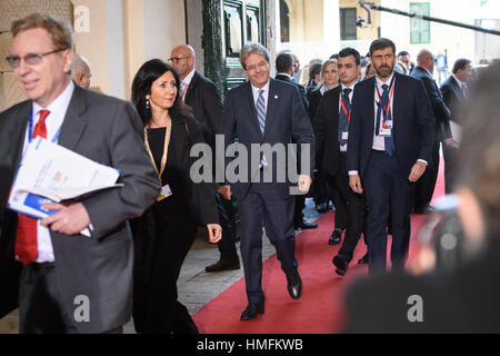 Ministerpräsident von Italien Paolo Gentiloni angekommen die an den Großmeister-Palast in Valletta, Malta, zu einem informellen Gipfel. Stockfoto