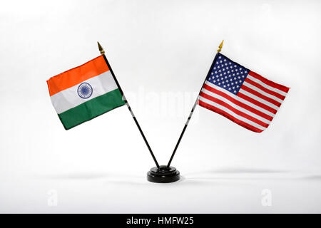 Stamford, Connecticut.  27. Januar 2017.  Republik Indien und USA Desktop-Fahnen. Stockfoto