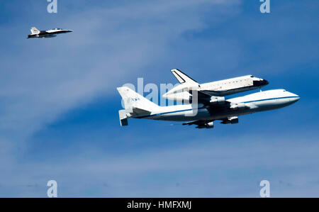 Space Shuttle Endeavour kommt nach Los Angeles Stockfoto