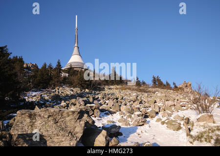 Jeschken Aussichtsturm. Liberec, Böhmen, Tschechien. Schönen sonnigen Tag Stockfoto