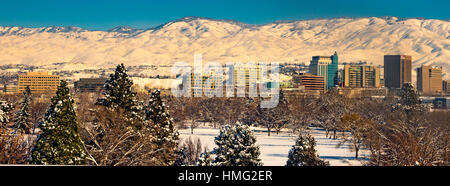 Winter, Stadt Boise mit Blick auf verschneite Voralpenland, Bose, Idaho, USA Stockfoto