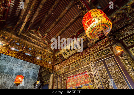 Komplizierten Details des Interieurs Leong San Tong Khoo Kongsi Clan Haus in Penang (Malaysia). Stockfoto