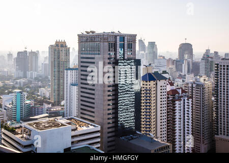 Stadt in einem nebligen Morgen Stockfoto