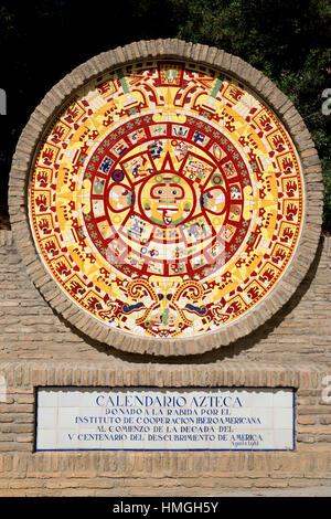 Aztekische Kalender entlang des Paseo de Los Escudos am Kloster von La Rabida, La Rabida, in der Nähe von Huelva, Costa De La Luz, Andalusien, Spanien, Europa Stockfoto