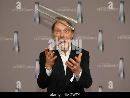 Düsseldorf, Deutschland. 2. Februar 2017. Gewinner des "Bester Schauspieler" award, Martin Brambach, bei den deutschen Fernsehpreis 2017 in Düsseldorf, 2. Februar 2017. Foto: Henning Kaiser/Dpa/Alamy Live News Stockfoto