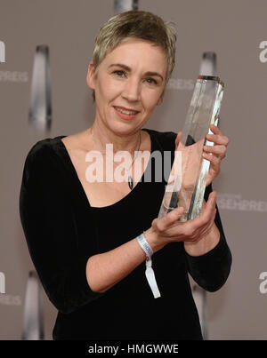 Düsseldorf, Deutschland. 2. Februar 2017. Gewinner des "Besten Schnitt" award, Claudia Wolscht, bei den deutschen Fernsehpreis 2017 in Düsseldorf, 2. Februar 2017. Foto: Henning Kaiser/Dpa/Alamy Live News Stockfoto