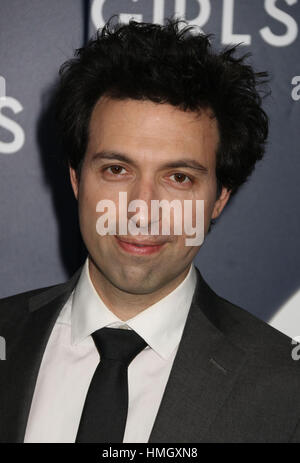 New York, New York, USA. 2. Februar 2017. Schauspieler ALEX KARPOVSKY besucht die New Yorker Premiere von der HBO-Show 'Girls' 6. und letzte Saison in der Alice Tully Hall im Lincoln Center statt. Bildnachweis: Nancy Kaszerman/ZUMA Draht/Alamy Live-Nachrichten Stockfoto