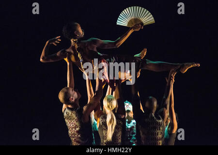 London, UK. 2. Februar 2017. Aufführung der einen Auszug aus "Bajadere" durch Shobana Jeyasingh Dance am Sadler es Wells Stichprobe am 2. Februar 2017 Credit: Chantal Guevara/Alamy Live News Stockfoto