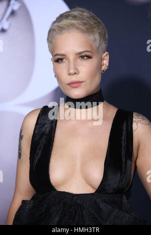 2. Februar 2017 - Los Angeles, CA, Vereinigte Staaten von Amerika - 2. Februar 2017 - Los Angeles, Kalifornien - Halsey.  "Fünfzig Schattierungen dunkler '' Los Angeles Premiere im Theater im Ace Hotel statt. (Kredit-Bild: © F. lernen/AdMedia über ZUMA Draht) Stockfoto