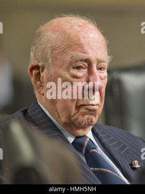 Washington, District Of Columbia, USA. 29. Januar 2015. Dr. George P. Shultz, Thomas W. und Susan B. Ford Distinguished Fellow Hoover Institution, Stanford University und ehemaliger United States Secretary Of State (unter Präsident Ronald Reagan) gibt Zeugnis vor dem United States Senate Committee auf Armed Services über Donnerstag, 29. Januar 2015 '' globale Herausforderungen und der US National Security Strategy"in Washington, DC. Bildnachweis: Ron Sachs/CNP/AdMedia Credit: Ron Sachs/AdMedia/ZUMA Draht/Alamy Live-Nachrichten Stockfoto