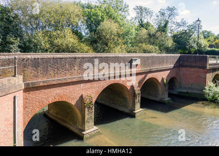 18. Jahrhundert Borough Brücke über Fluss Mole, Brockham Lane, Brockham, Surrey, England, Vereinigtes Königreich Stockfoto