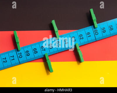 Deutsche Rentenversicherung mit mehr als sechzig. Alter der Eintrag. Eine regelmäßige Zahlung Ruhestand von Investmentfonds. Stockfoto