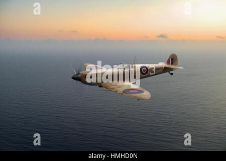 Ein Porträt der Wüste Luftwaffe Spitfire IXc EN 152 QJ-3 mit 92 Squadron in Tunesien im Frühjahr 1943. Stockfoto